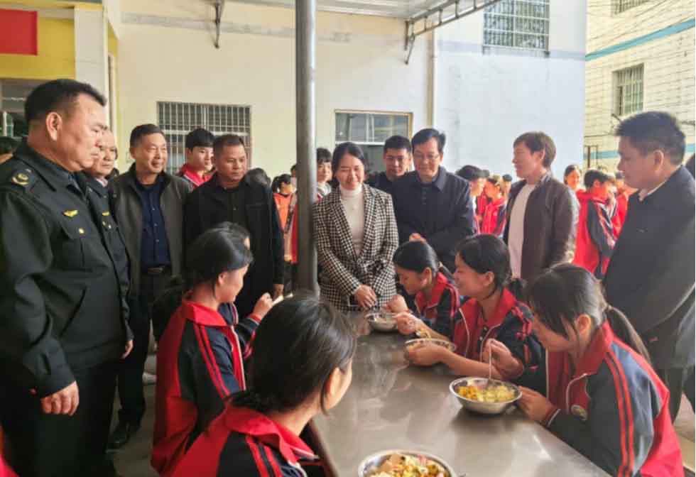 龍門中學(xué)：全面實(shí)施營養(yǎng)自助餐計(jì)劃，助力學(xué)生健康成長